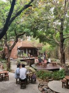前往 Nia Coffee 享用咖啡和早餐