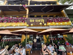 Ut Tich Café（ウッティック・カフェ）に集合、ハン川の景色を眺めながらコーヒーを堪能