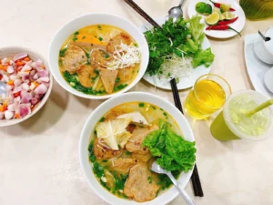 ブンチャーカ・ホン・グエンチータイン – ダナンで有名な手頃な価格の麺料理店