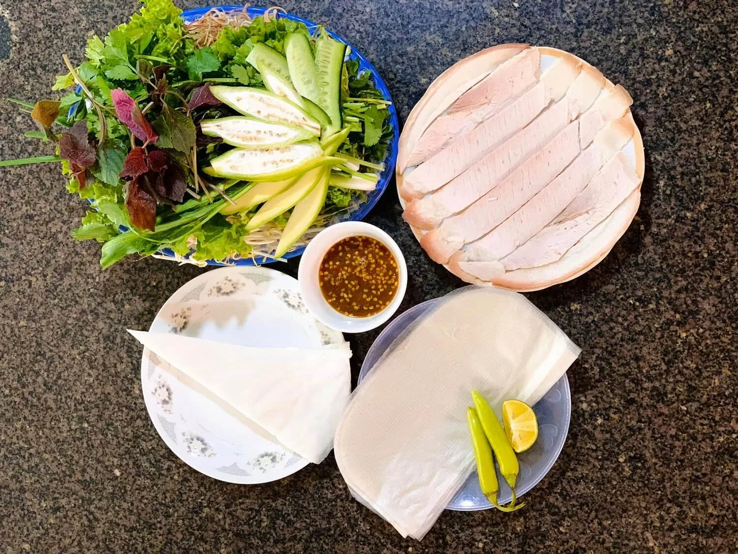 岘港猪肉卷粉皮：当地人口碑推荐的美味秘籍